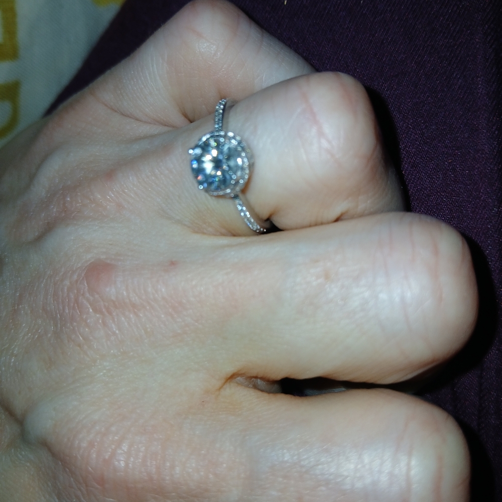 Size 7.5 Ring - Picture 2 of 6